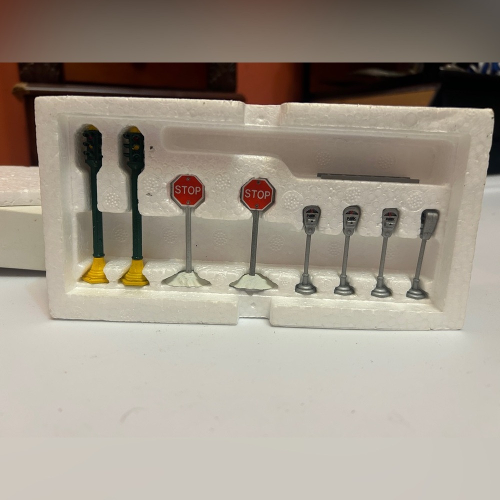 Department 56 Heritage Village Utilities set of 8
With Box - Picture 5 of 6